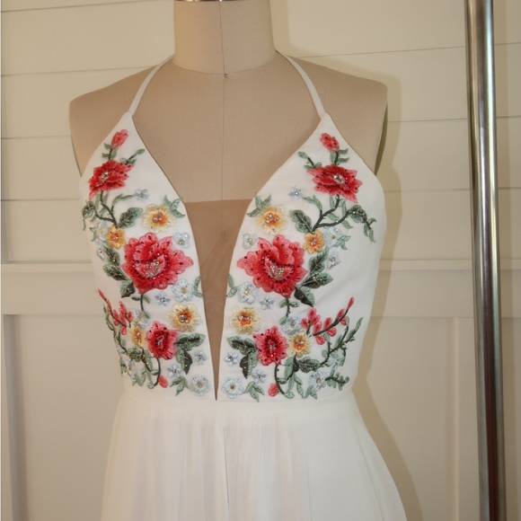 Floral Embroidered White Maxi Dress - Picture 3 of 5